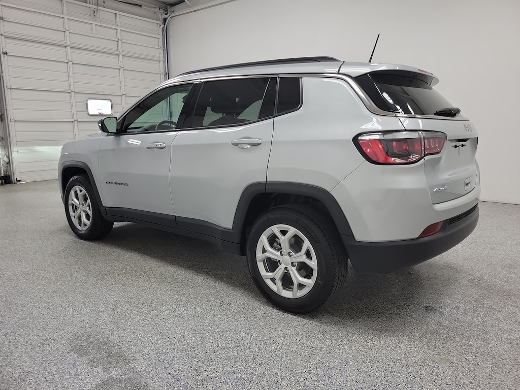 Used 2024 Jeep Compass Latitude Sport Utility