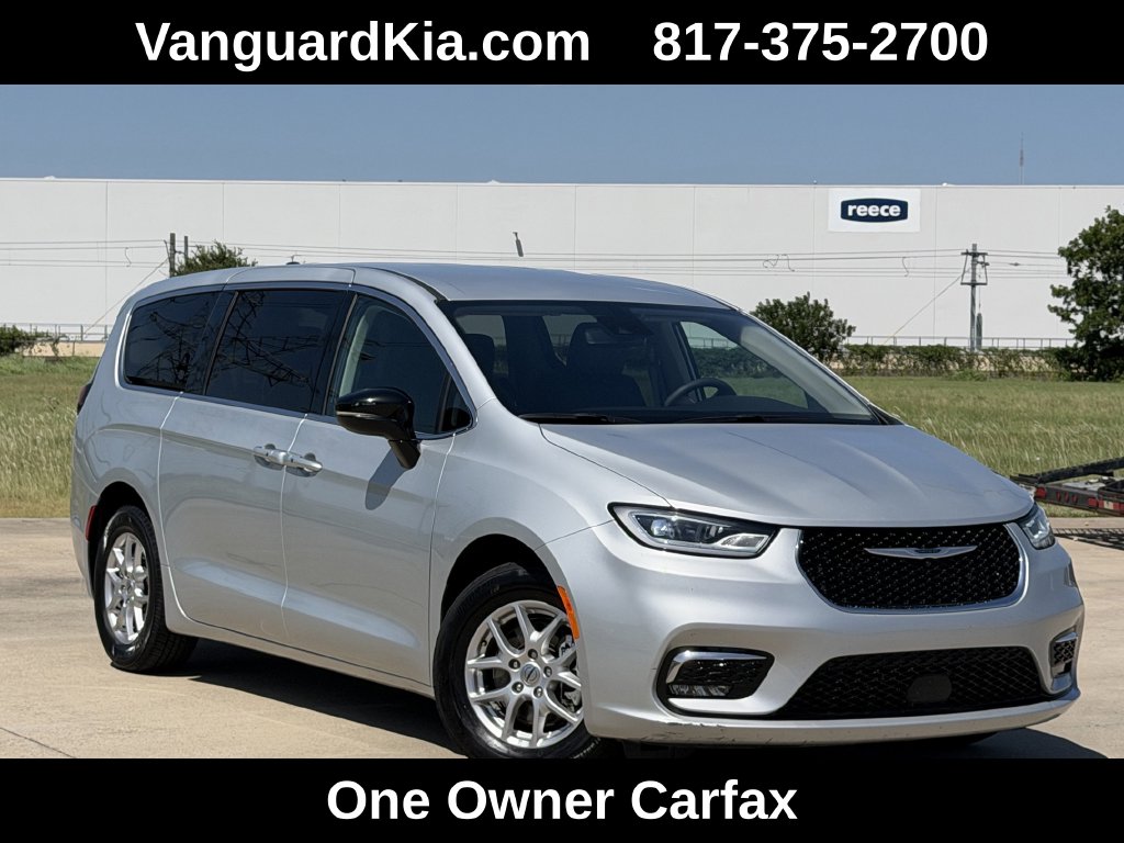 Used 2024 Chrysler Pacifica Touring L Minivan/Van