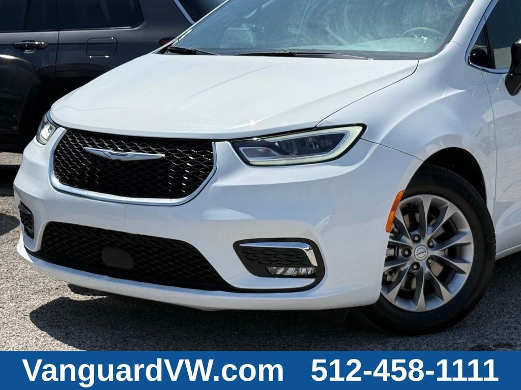 Used 2026 Chrysler Pacifica Limited Minivan/Van