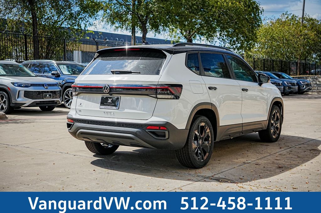 2025 Volkswagen Taos SE Black - Photo 7