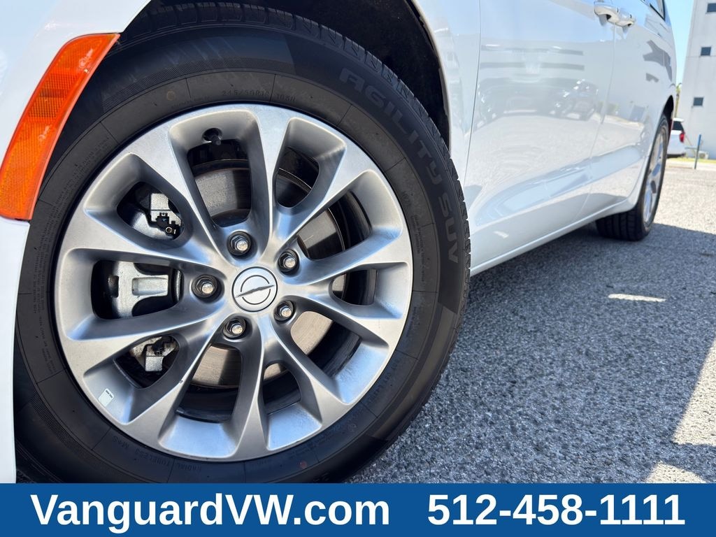 Used 2026 Chrysler Pacifica Limited Minivan/Van