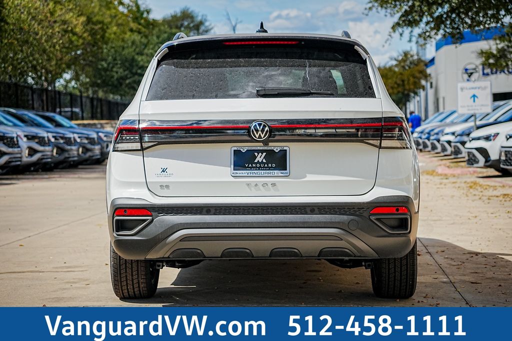 2025 Volkswagen Taos SE Black - Photo 6