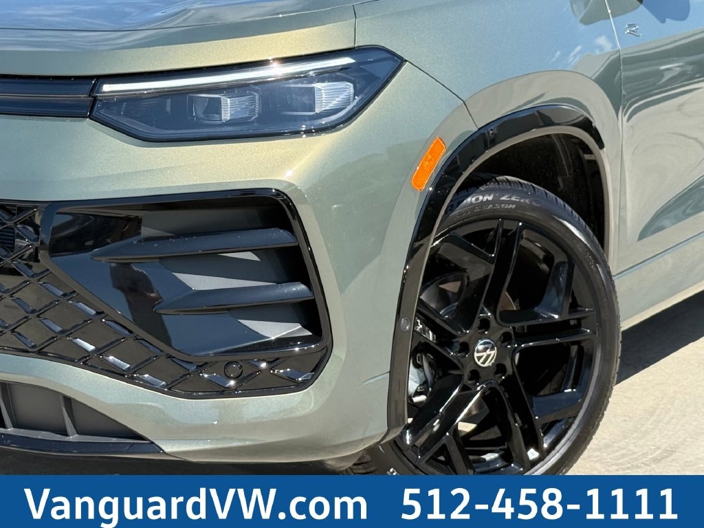 New 2026 Volkswagen Tiguan SE R-Line Black SUV
