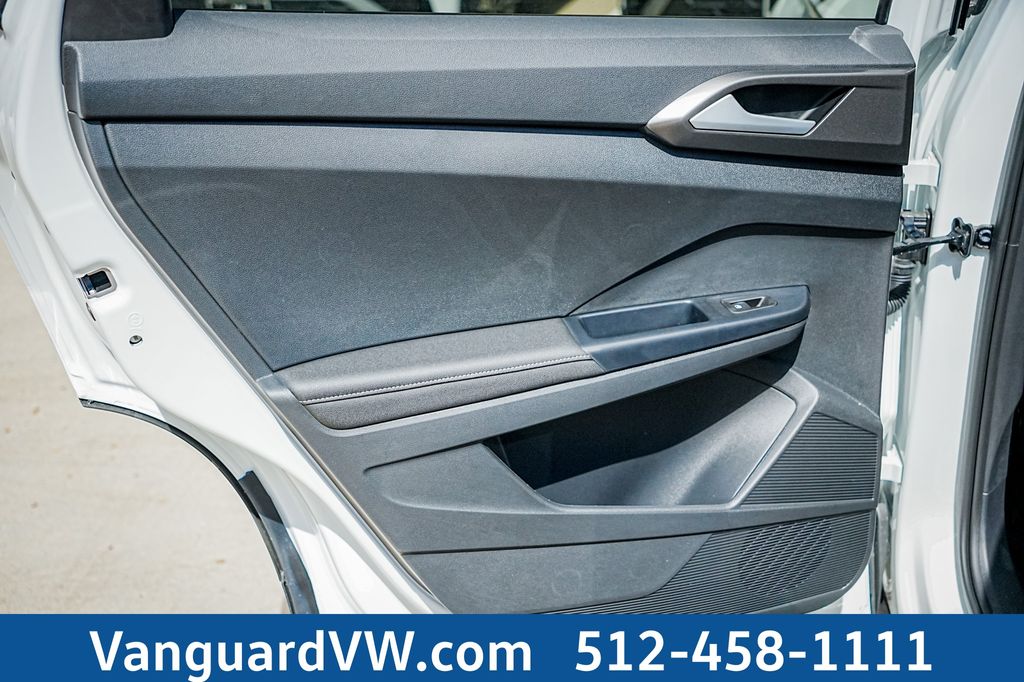2025 Volkswagen Taos SE Black - Photo 26