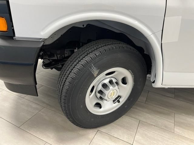 2026 Chevrolet Express Cargo Work Van - Photo 29
