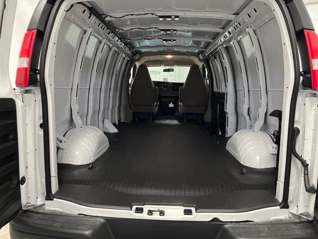2026 Chevrolet Express Cargo Work Van - Photo 24