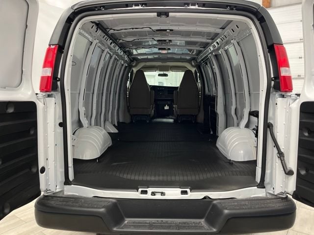 2026 Chevrolet Express Cargo Work Van - Photo 25
