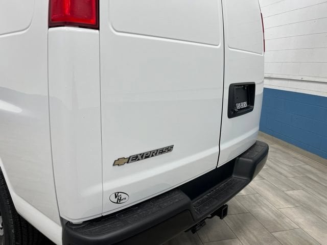 2026 Chevrolet Express Cargo Work Van - Photo 24