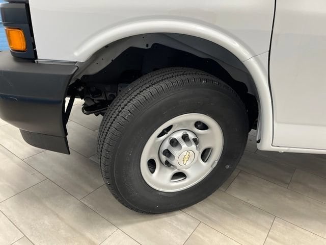 2026 Chevrolet Express Cargo Work Van - Photo 29