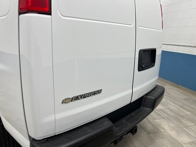 2026 Chevrolet Express Cargo Work Van - Photo 25