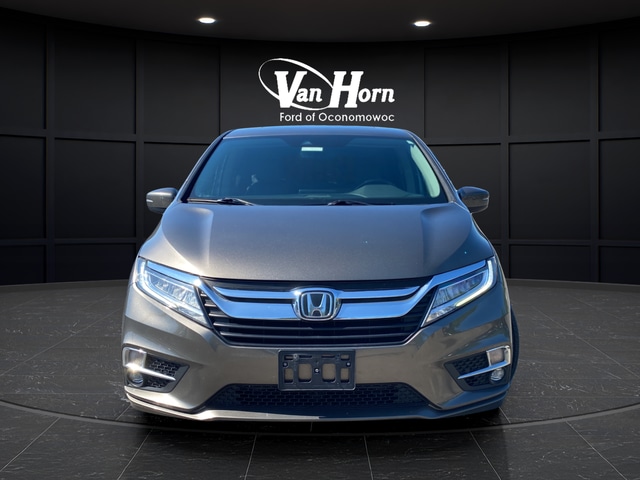 Used 2018 Honda Odyssey Touring with VIN 5FNRL6H80JB056681 for sale in Oconomowoc, WI