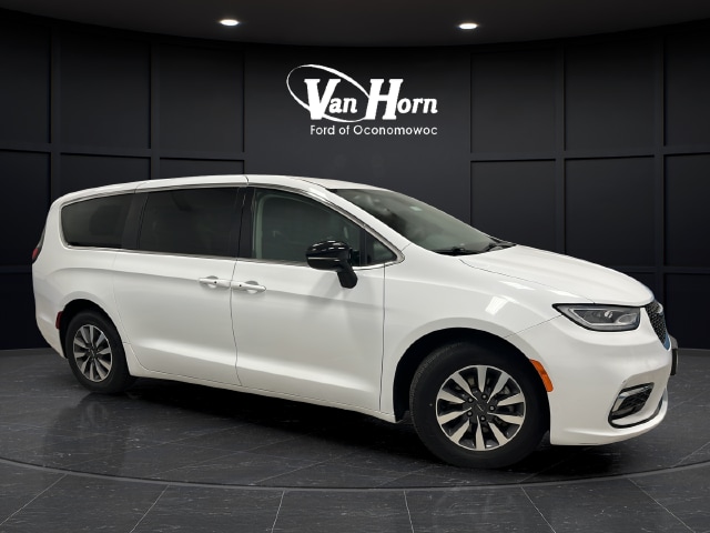 2024 Chrysler Pacifica PHEV Select