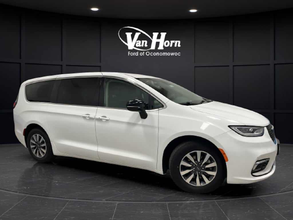 Used 2024 Chrysler Pacifica Hybrid Select Minivan/Van