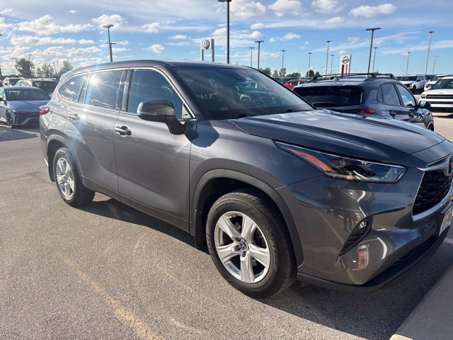 Used 2021 Toyota Highlander LE SUV