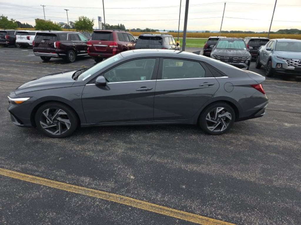 Used 2025 Hyundai Elantra SEL Convenience Sedan