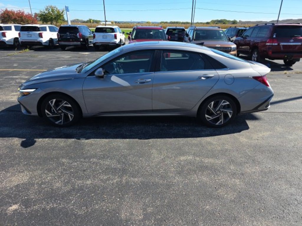 Certified 2025 Hyundai Elantra SEL Convenience Sedan