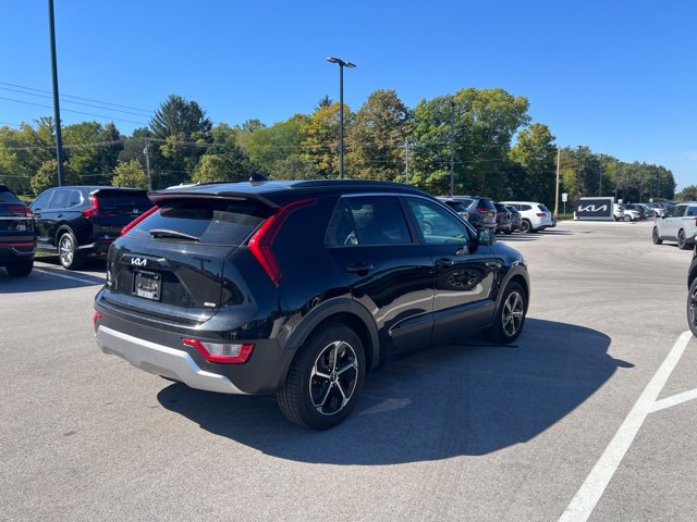 Used 2024 Kia Niro LX SUV