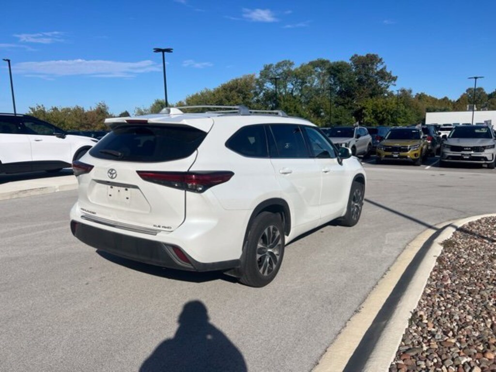 Used 2022 Toyota Highlander XLE SUV