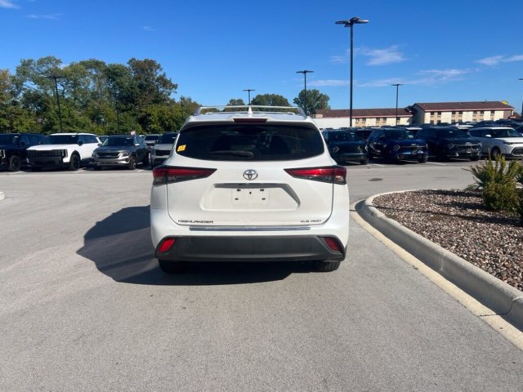 Used 2022 Toyota Highlander XLE SUV