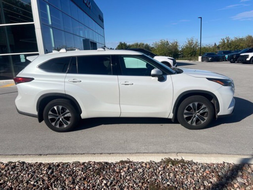 Used 2022 Toyota Highlander XLE SUV