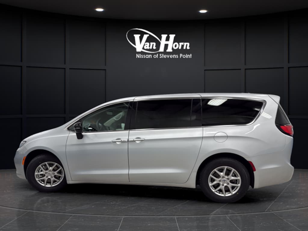 Used 2024 Chrysler Pacifica Touring L Minivan/Van