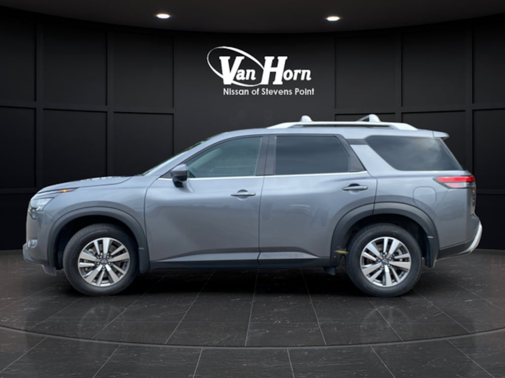 Used 2025 Nissan Pathfinder SL SUV