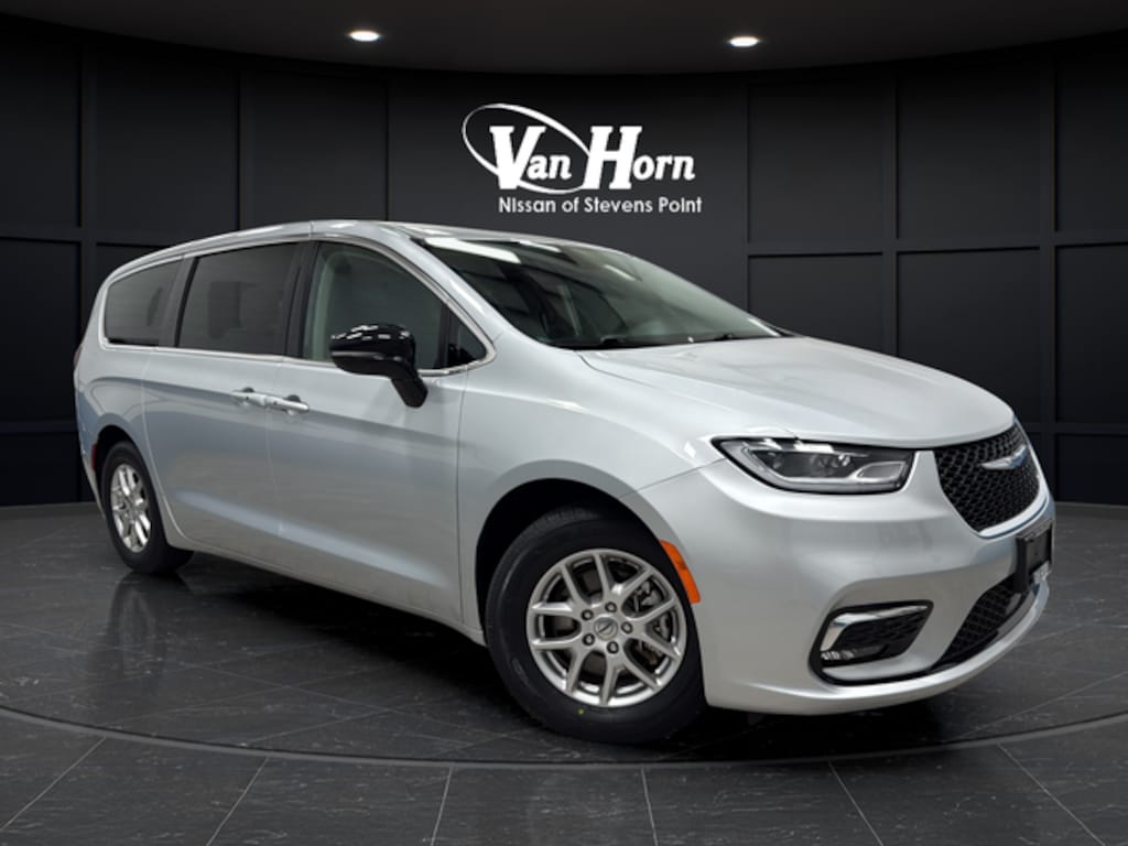 Used 2024 Chrysler Pacifica Touring L Minivan/Van