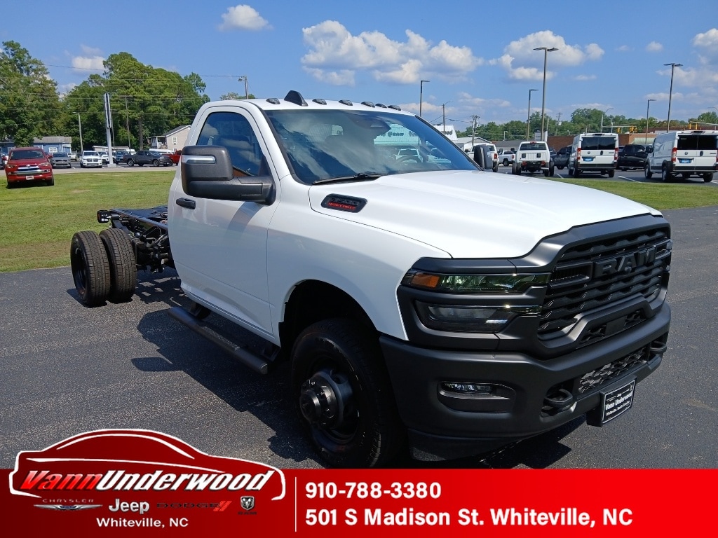 New 2026 Ram 3500 Chassis TRADESMAN REGULAR 4X2 84' CA Pickup