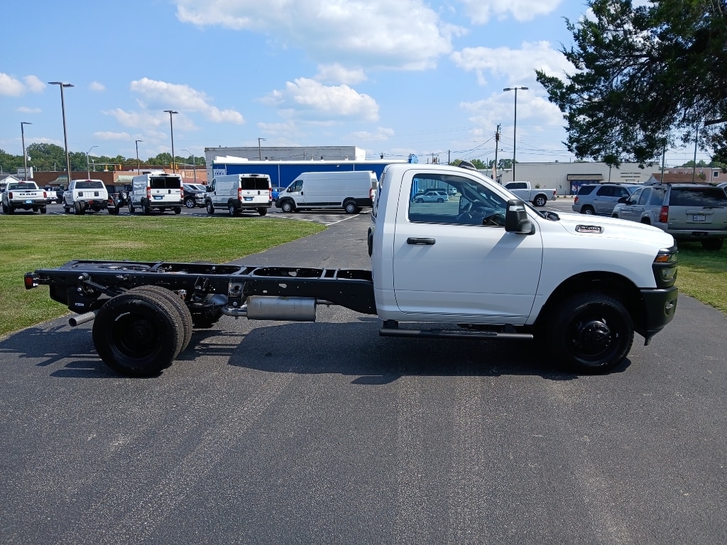 New 2026 Ram 3500 Chassis TRADESMAN REGULAR 4X2 84' CA Pickup