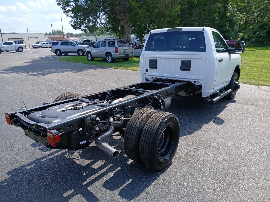 New 2026 Ram 3500 Chassis TRADESMAN REGULAR 4X2 84' CA Pickup