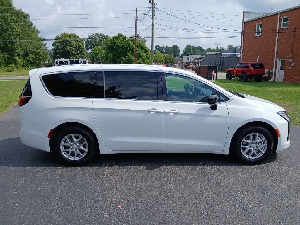 New 2027 Chrysler Pacifica SELECT Passenger Van