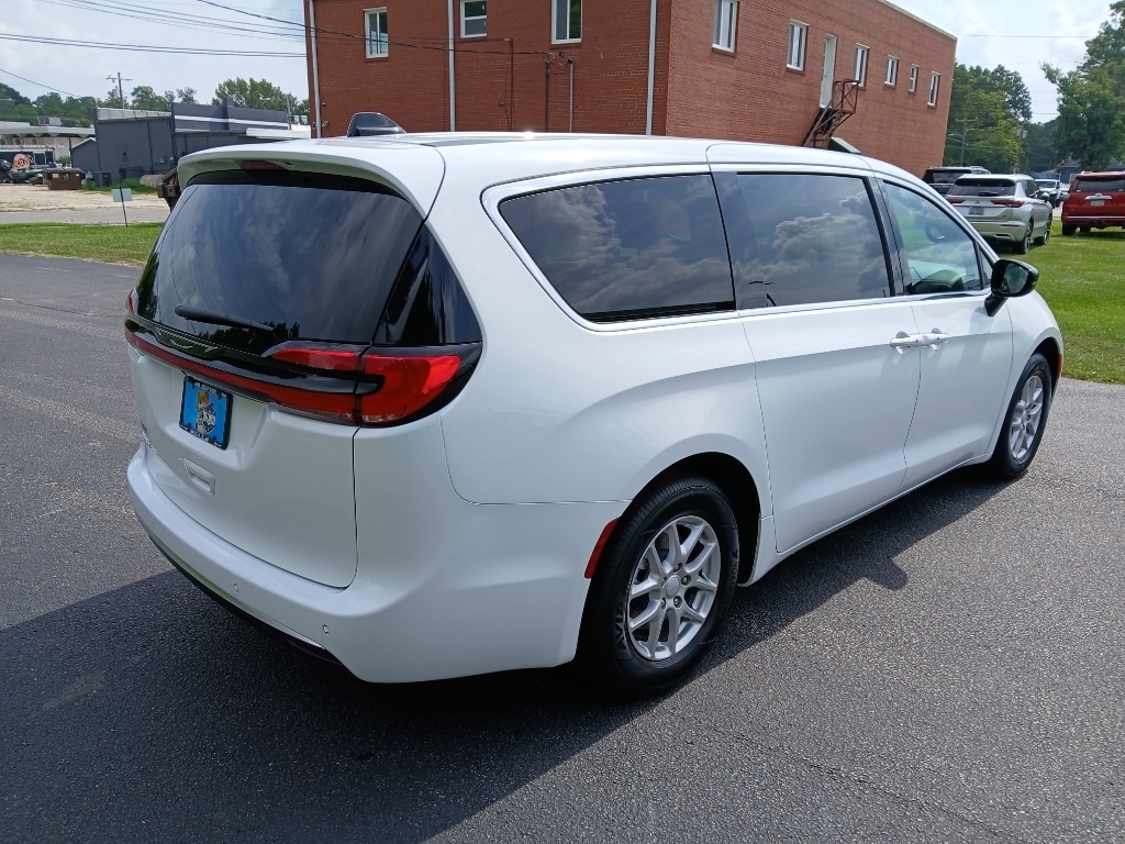 New 2027 Chrysler Pacifica SELECT Passenger Van