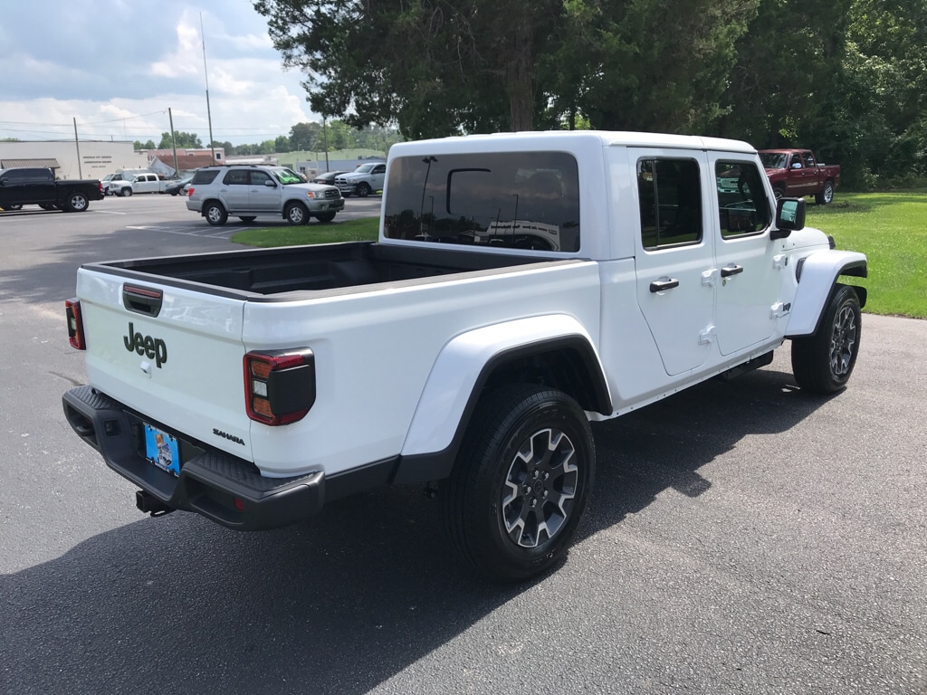 New 2026 Jeep Gladiator SAHARA 4X4 Pickup