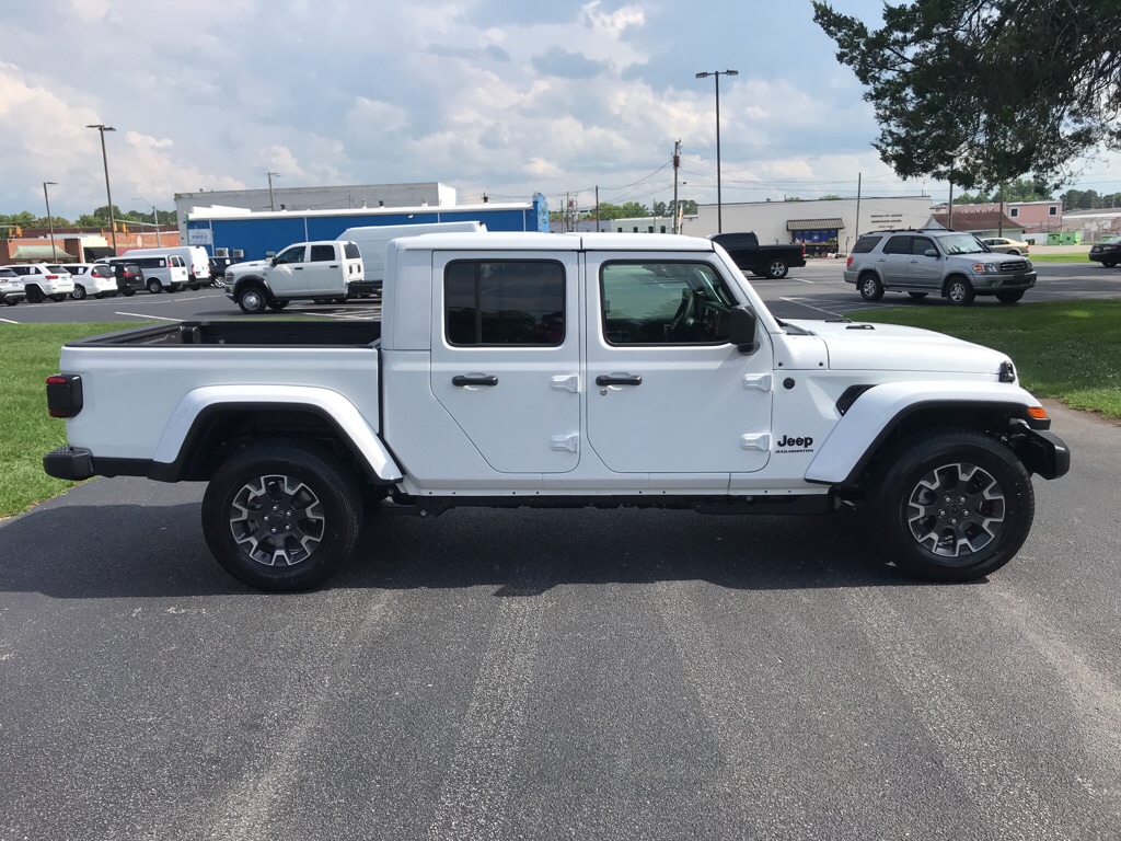 New 2026 Jeep Gladiator SAHARA 4X4 Pickup