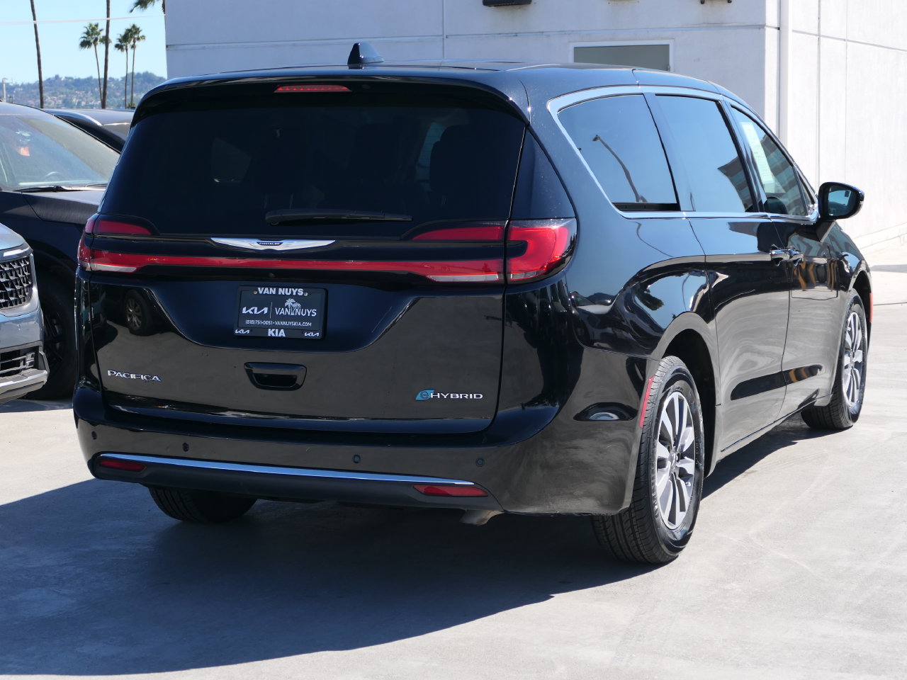 Used 2024 Chrysler Pacifica Hybrid Select Minivan/Van