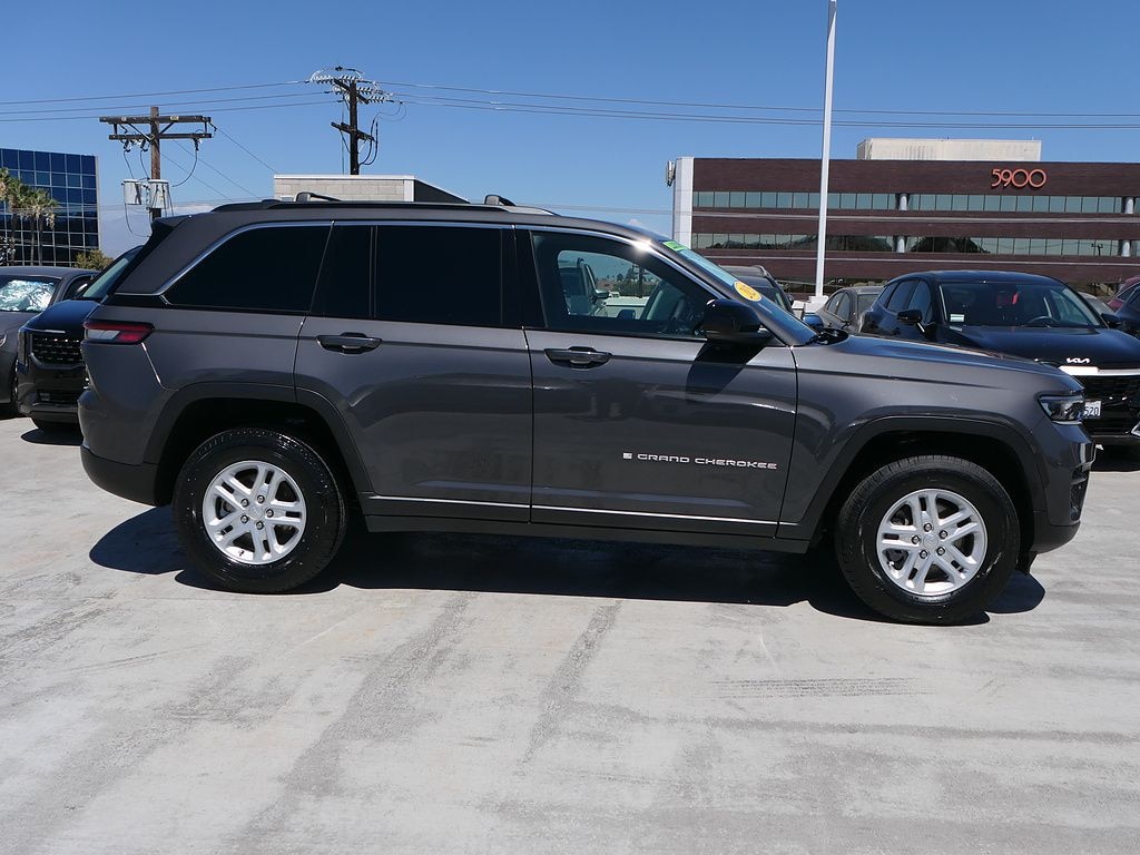 Used 2025 Jeep Grand Cherokee Laredo SUV