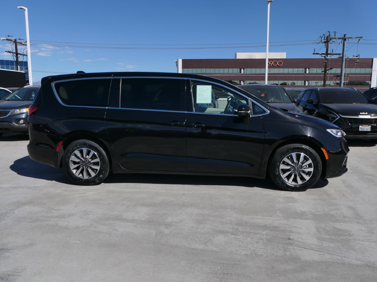 Used 2024 Chrysler Pacifica Hybrid Select Minivan/Van