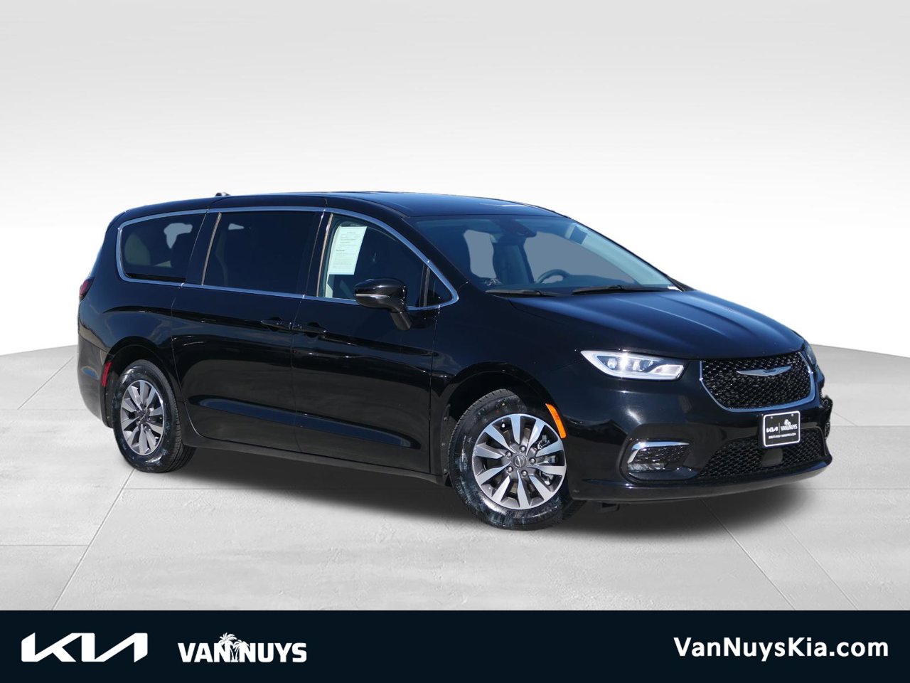 Used 2024 Chrysler Pacifica Hybrid Select Minivan/Van