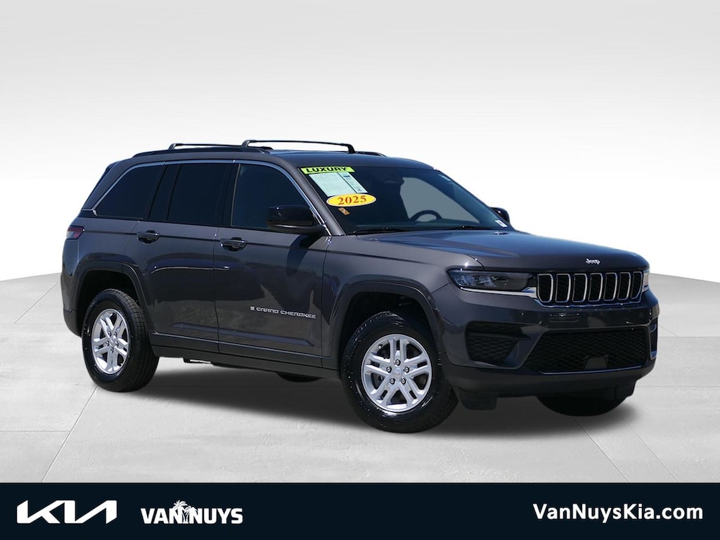 Used 2025 Jeep Grand Cherokee Laredo SUV