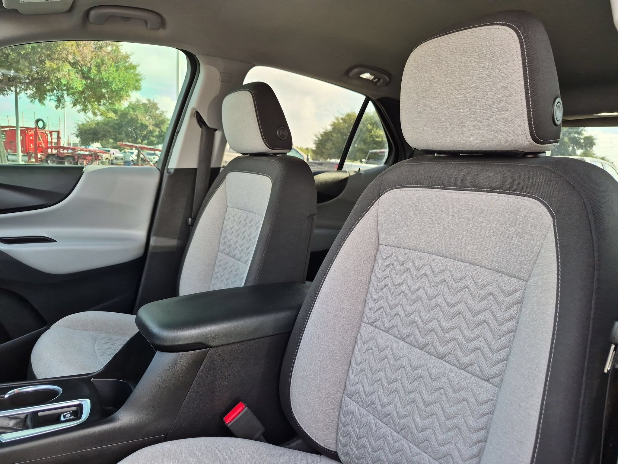2022 Chevrolet Equinox LS - Photo 13