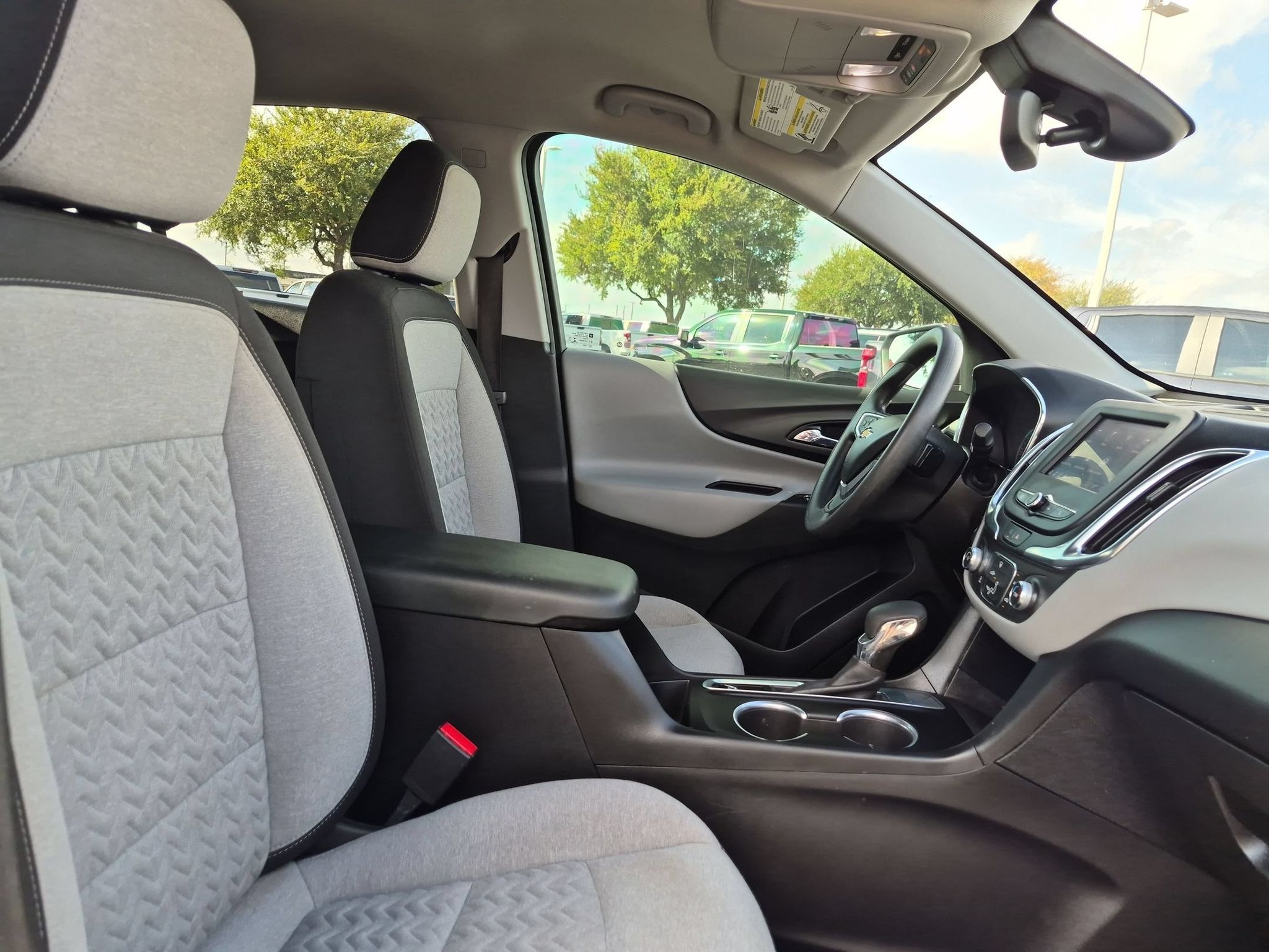 2022 Chevrolet Equinox LS - Photo 29