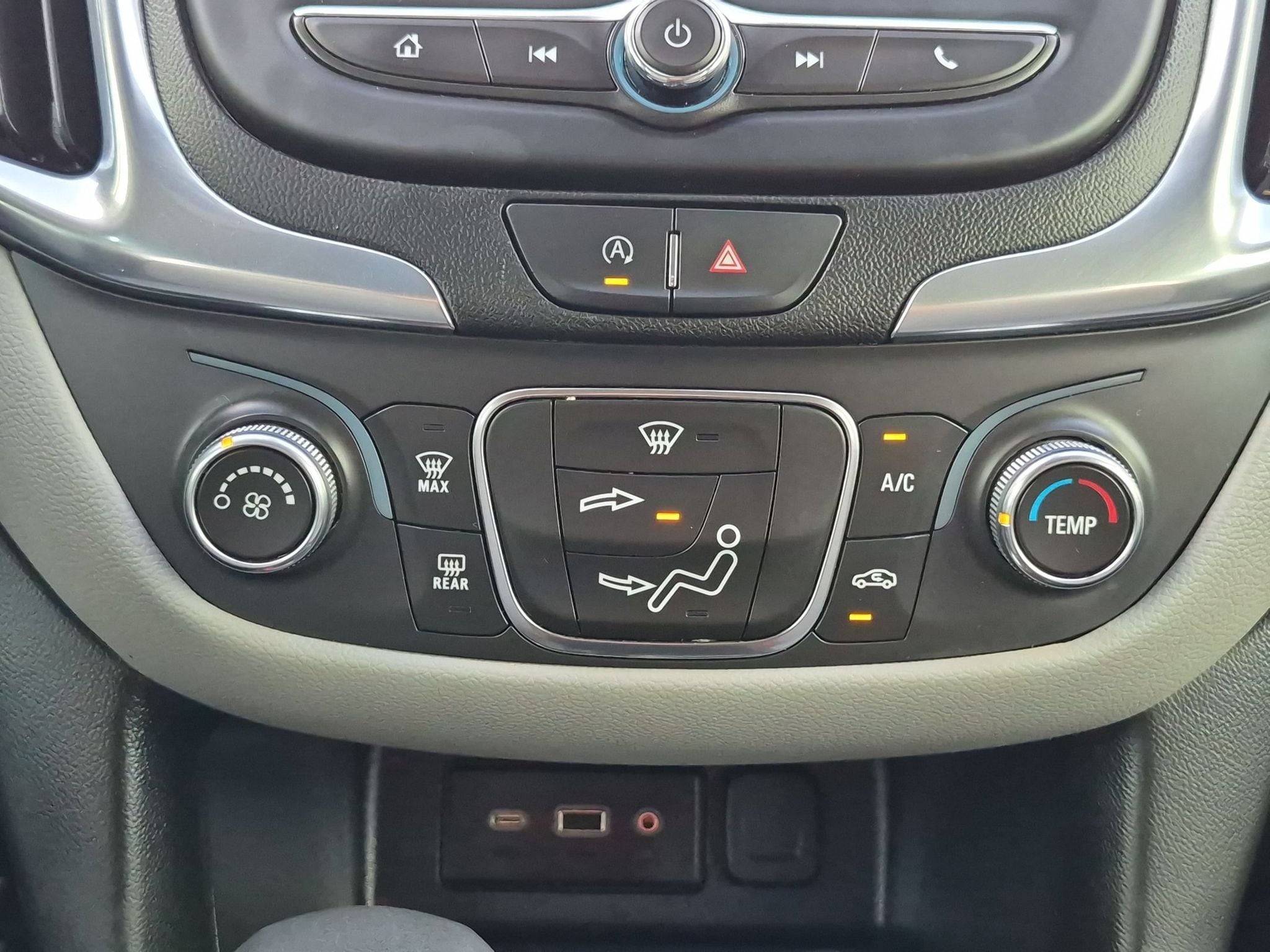 2022 Chevrolet Equinox LS - Photo 20