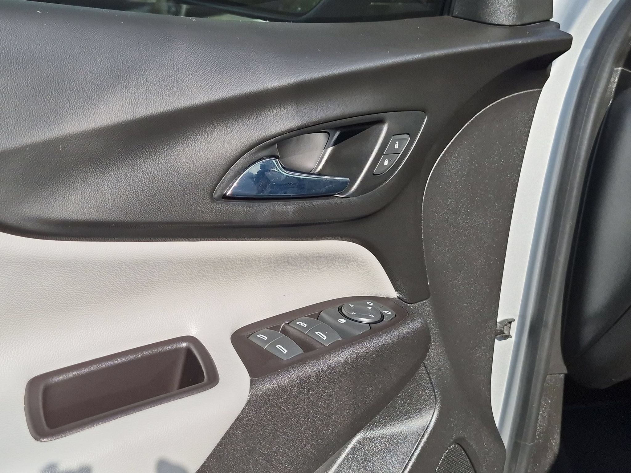 2022 Chevrolet Equinox LS - Photo 12