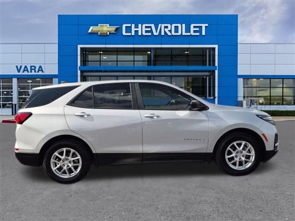 2022 Chevrolet Equinox LS - Photo 6