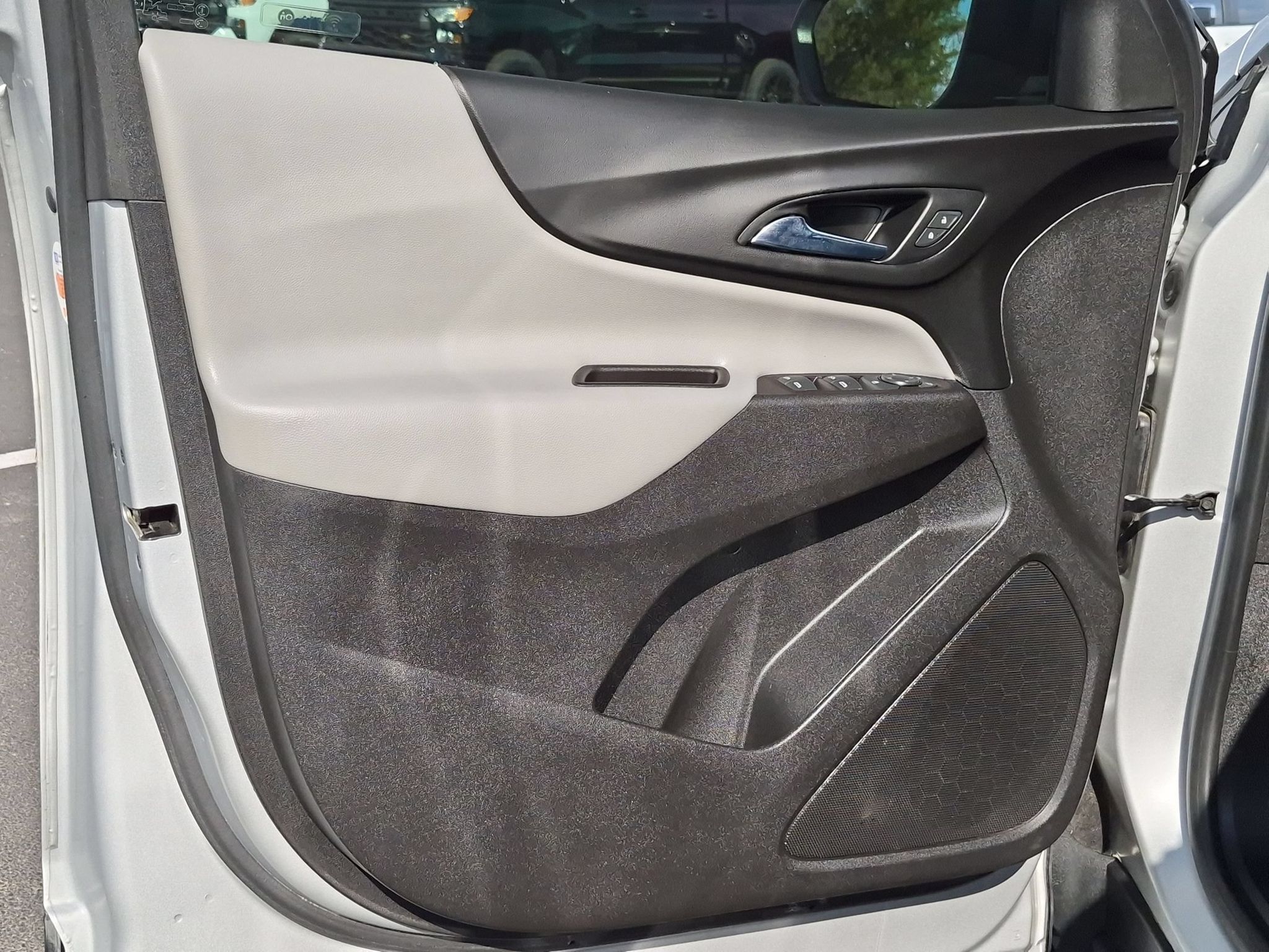 2022 Chevrolet Equinox LS - Photo 11