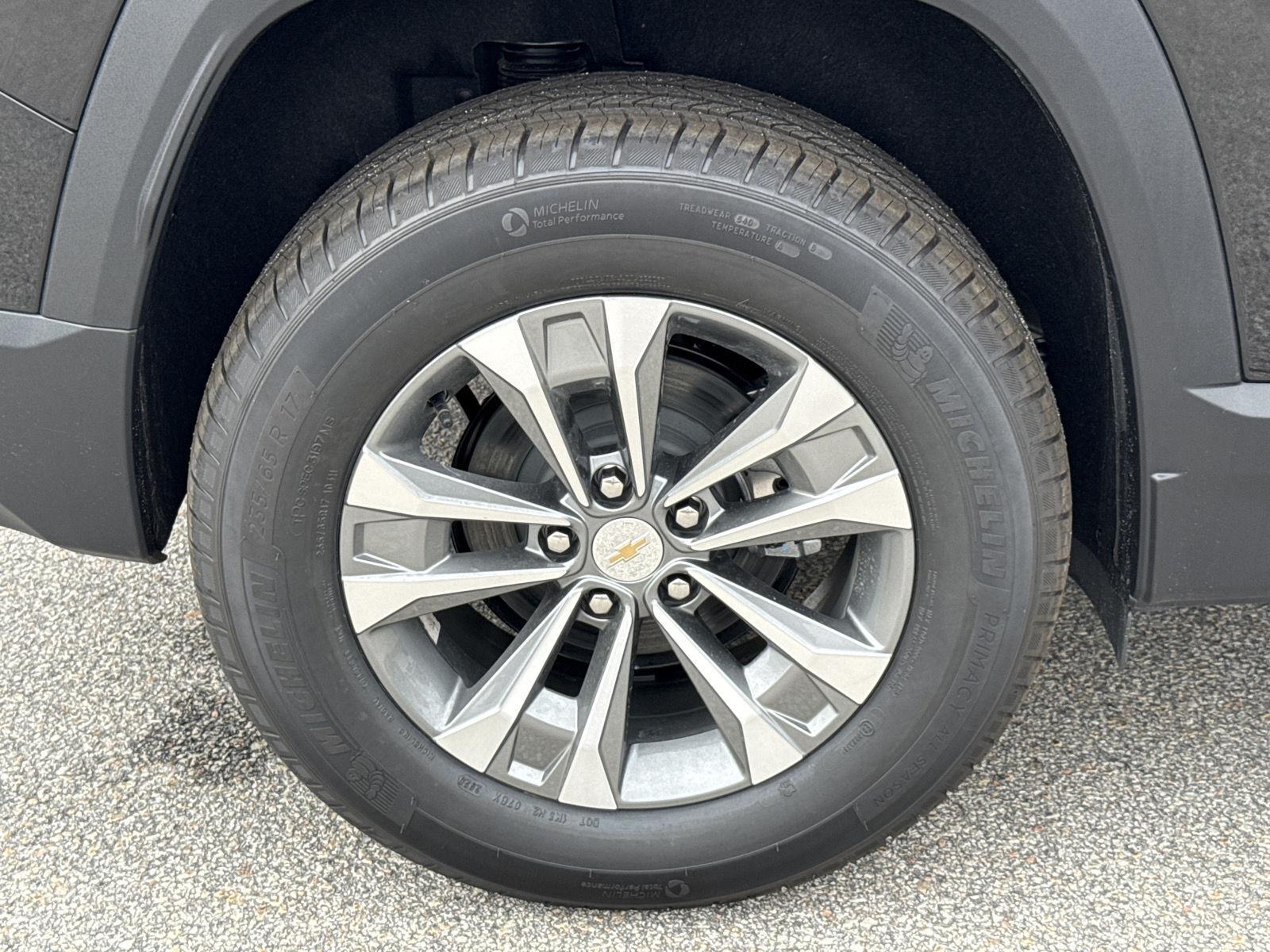 2027 Chevrolet Equinox LT - Photo 10