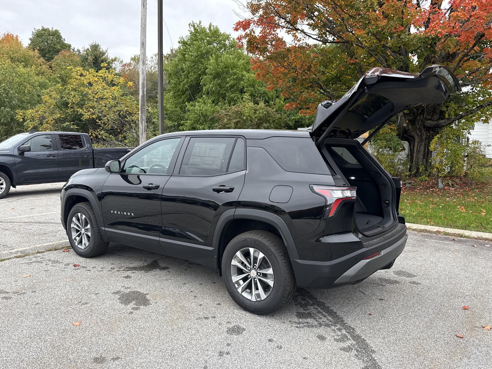 2027 Chevrolet Equinox LT - Photo 10