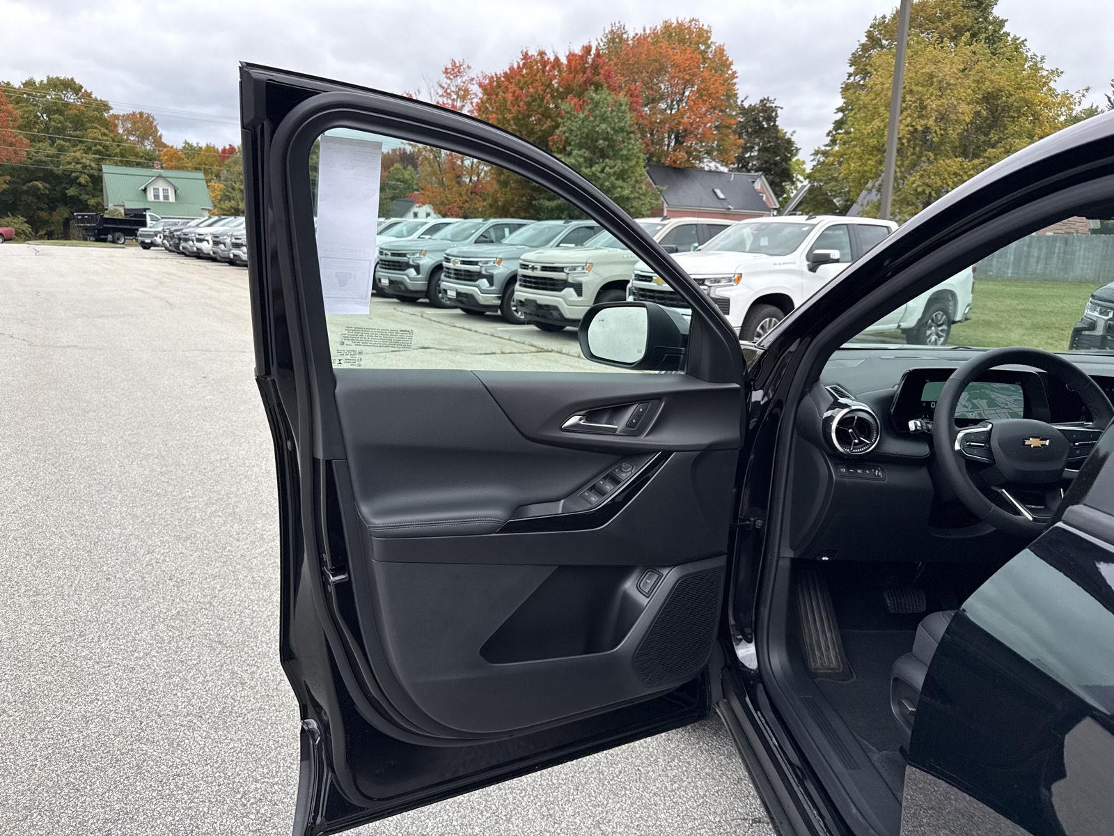2027 Chevrolet Equinox LT - Photo 11
