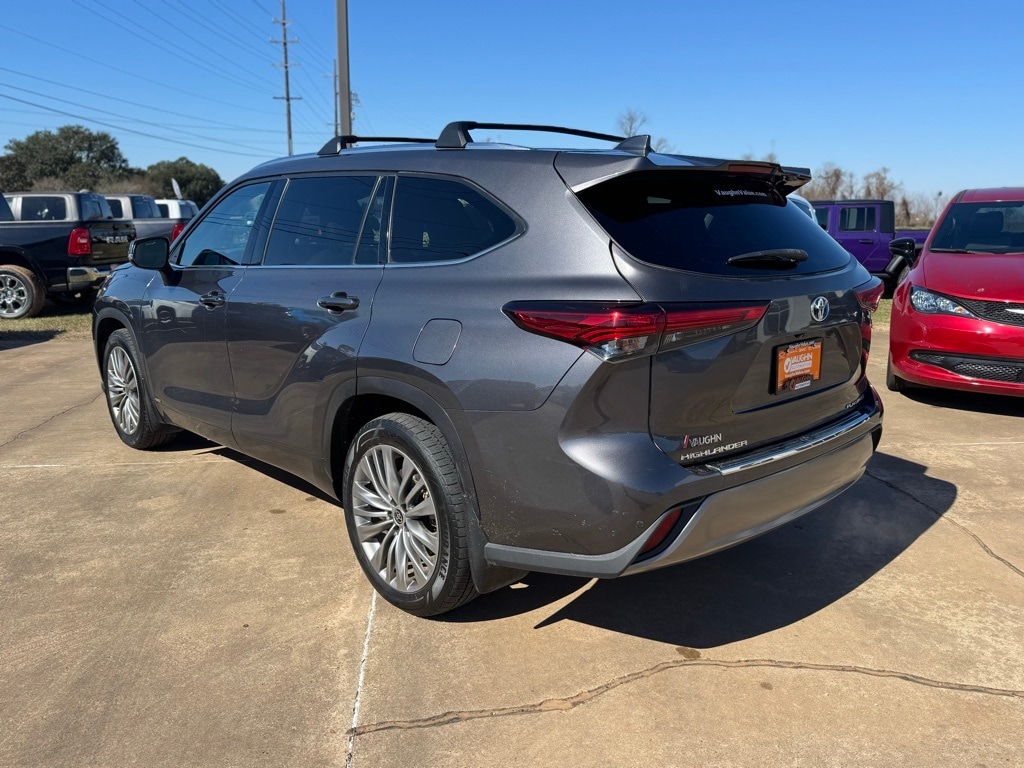Used 2022 Toyota Highlander Hybrid Platinum SUV