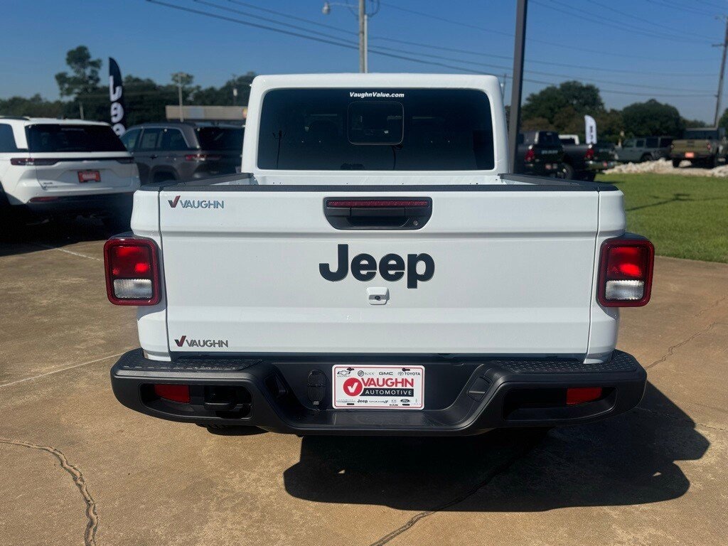 New 2025 Jeep Gladiator SPORT S 4X4 Pickup